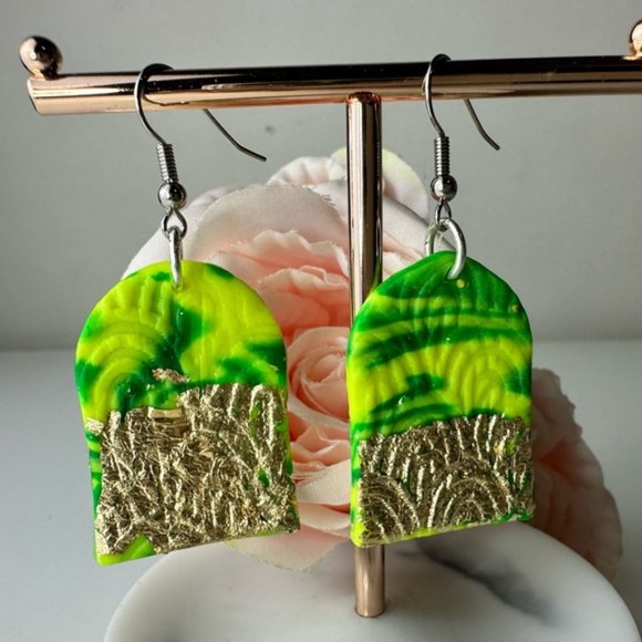 Hand made light weight Cute Lime and Gold earrings - Picture 2 of 5